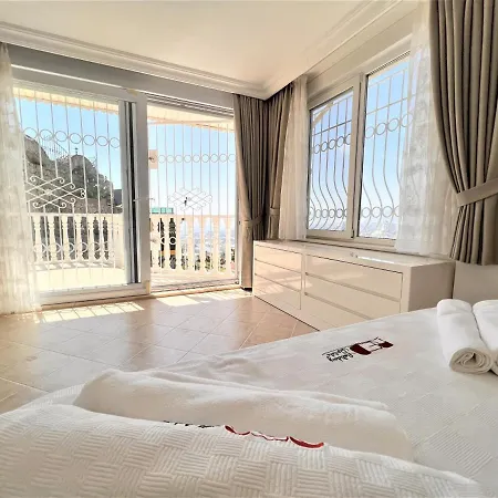 Dazzling With Private Pool In Alanya